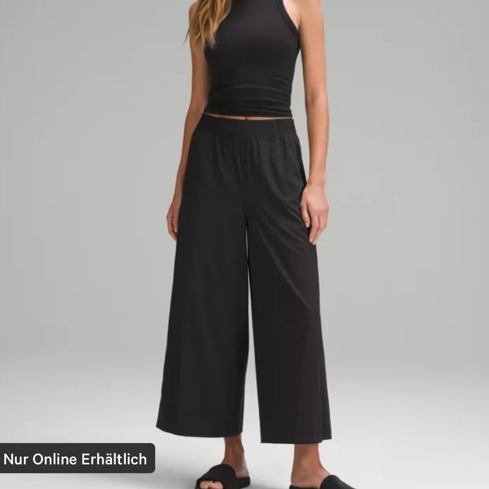 EUC Lululemon Stretch Woven High-Rise Wide-Leg Cropped Pant